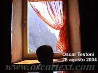 Nostra figlia davanti a una finestra sul Pelmo