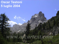 L'Averau in primo piano e dietro a sinistra il Nuvolau con il rifugio omonimo