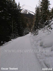 La pista che conduce alla valle