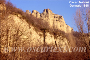 La cima di Monte Adone, vista da sotto la facciata occidentale
